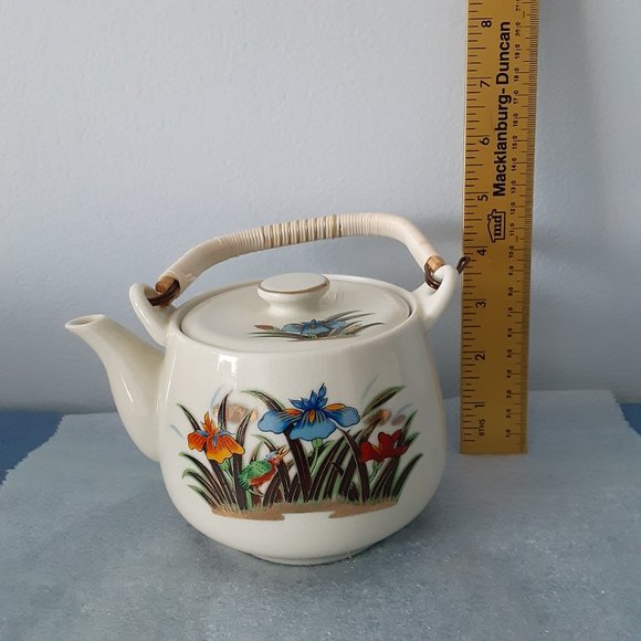**VINTAGE- Japanese Kutani Porcelain Tea Pot with Vinyl Wrapped Bamboo Handle - Picture 9 of 9